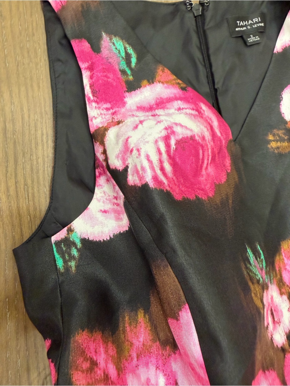 Tahari Black Floral V-Neck Sleeveless Dress with Bow Waist - Picture 5 of 9